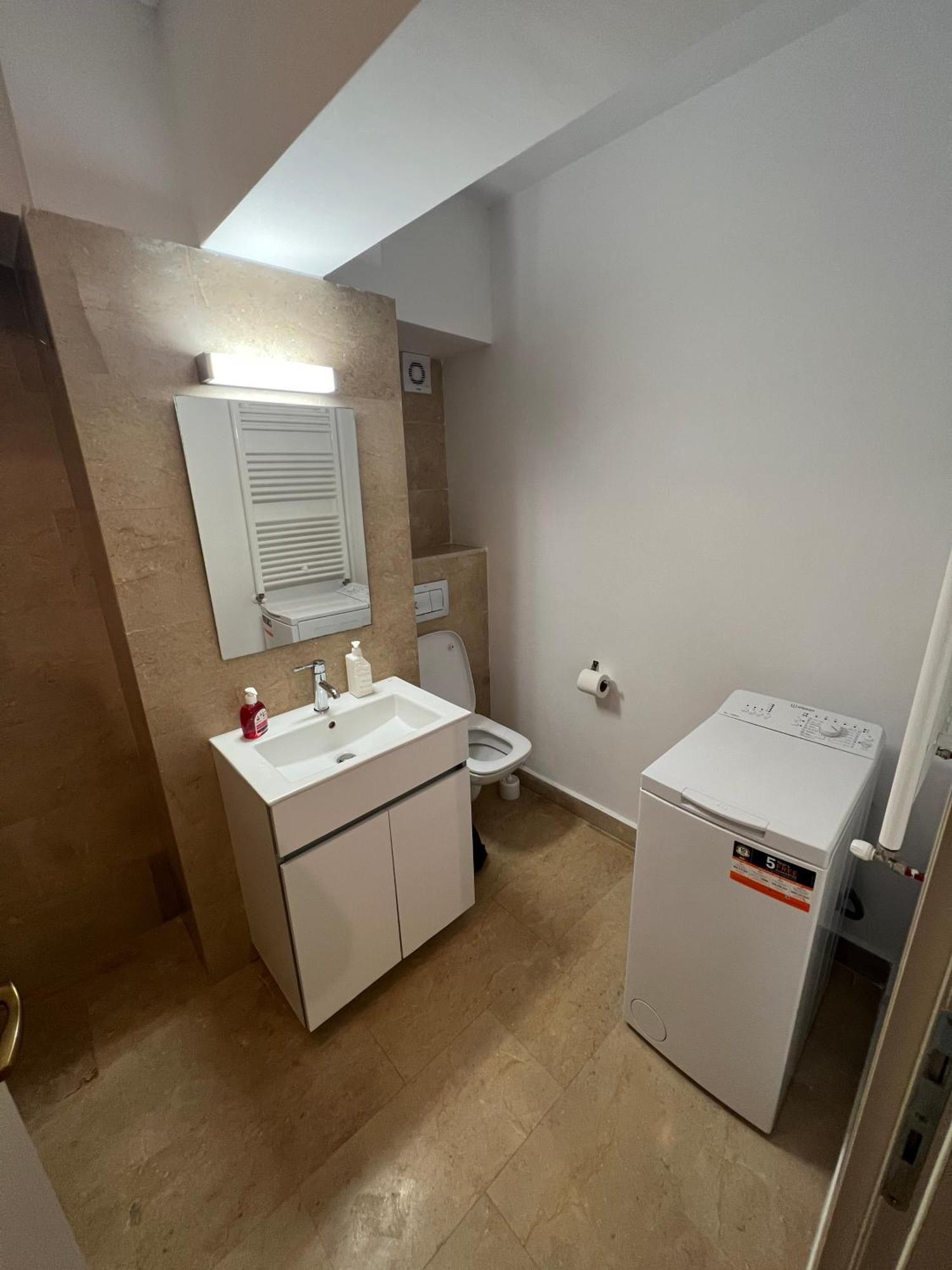 Airport Flyhub Chic Apartment Iasi Exterior photo